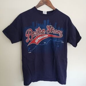 Boston Marathon 2014 Boston Strong T-Shirt Mens Size Medium Navy Blue Red White